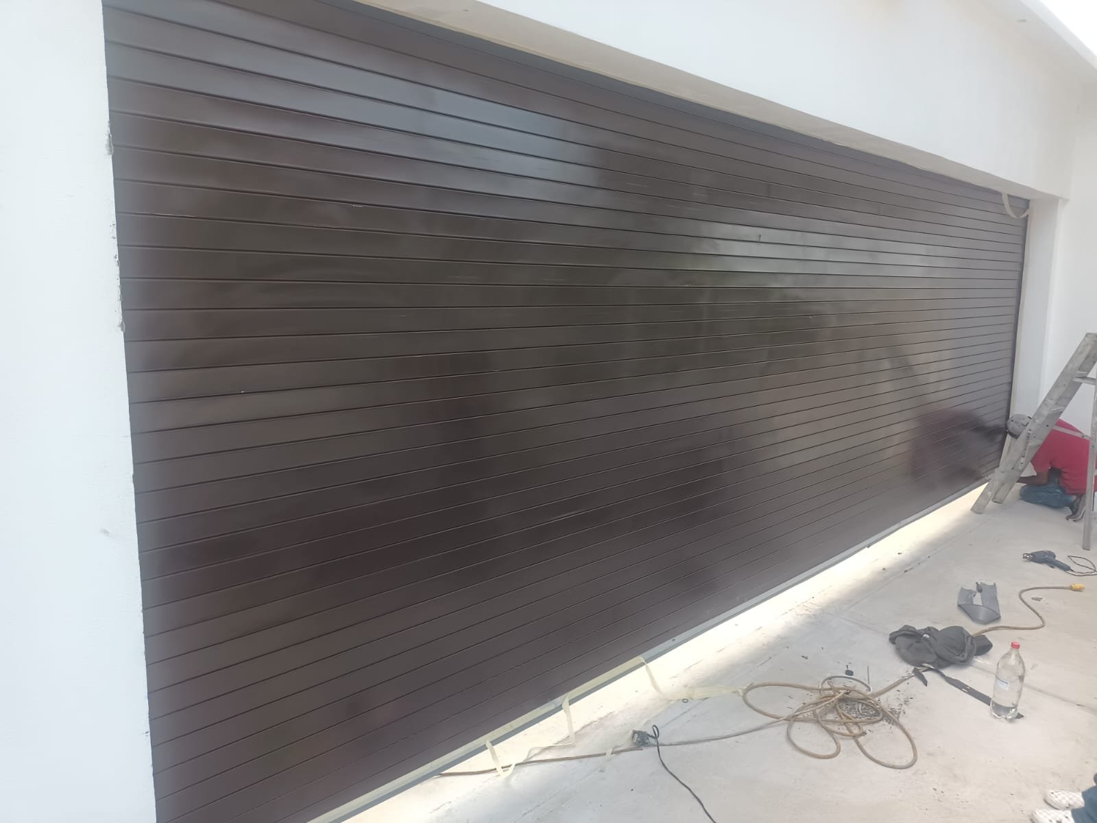 cortina-de-acero-negro