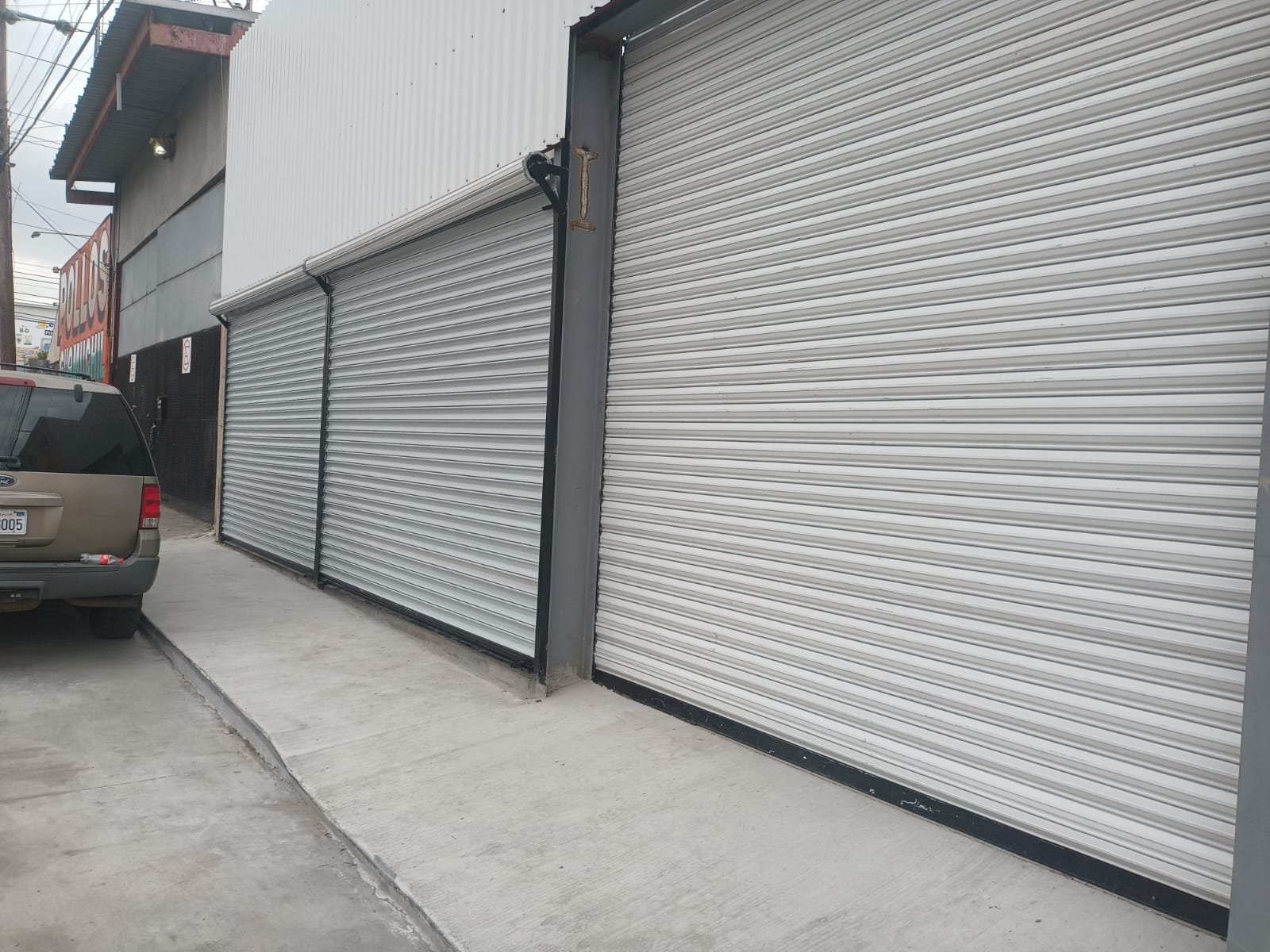 cortina-de-seguridad-blanca