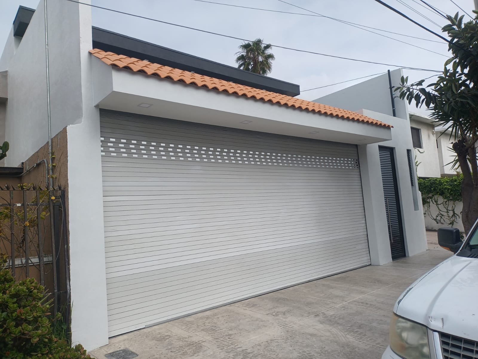 cortina-de-seguridad-blanca